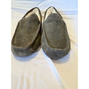 UGG Men Gray Suede Sheepskin Lined Moc Toe Slippers Moccasins Size 9